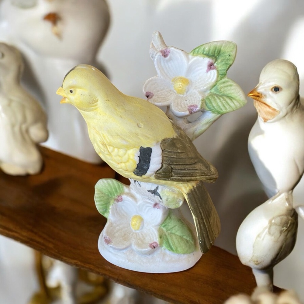 Vintage Ardco Japan Goldfinch Bird Figurine C-3052 Mid Century As-Is - Picture 2 of 7